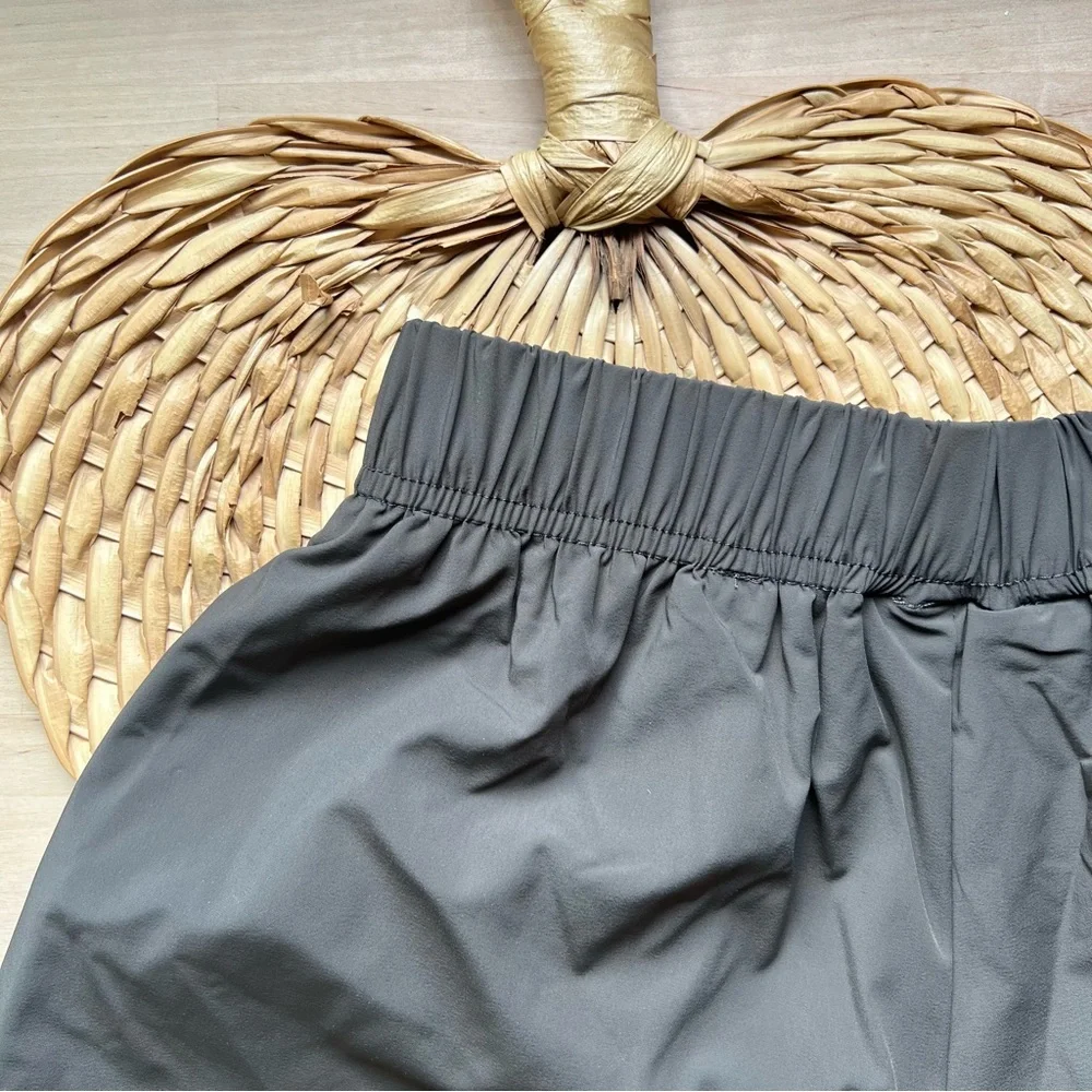 ESSENTIALS • SHORTS - Picture 4 of 5